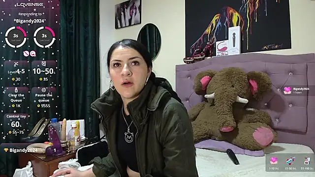 Emmie Hot online show from November 28, 2025, 12:05 pm