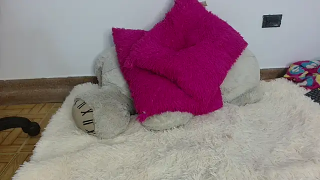 Snapshot of monica-vega chatting on November 15, 2025, 12:25 am monica-vega online show from November 15, 2025, 12:25 am