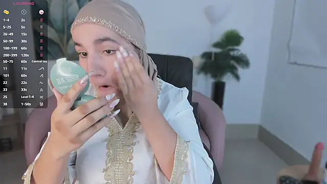 Ayha khalaf online show from October 2, 2025, 1:20 am