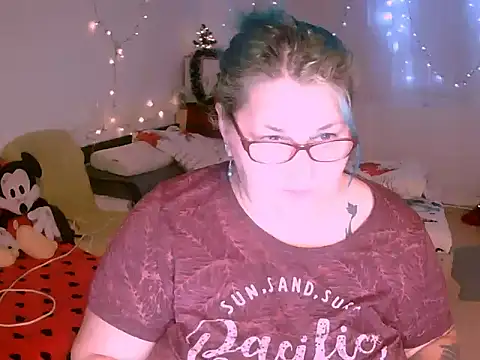 Marryllunax online show from December 18, 2025, 6:45 pm