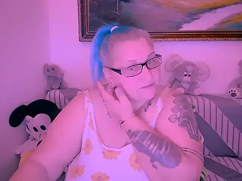 Snapshot of Marryllunax chatting on November 8, 2025, 8:45 pm Marryllunax online show from November 8, 2025, 8:45 pm