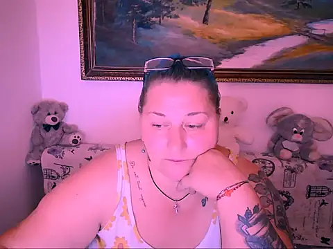 Snapshot of Marryllunax chatting on September 20, 2025, 7:41 pm Marryllunax online show from September 20, 2025, 7:41 pm