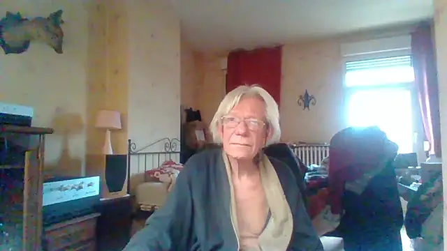 rosanetrav online show from April 12, 2026, 7:00 am