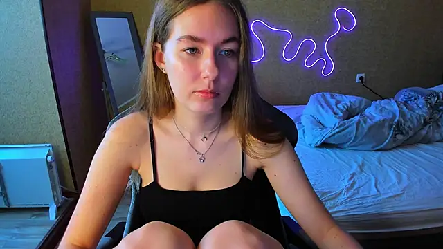 Snapshot of EmilyPaw chatting on May 3, 2026, 1:58 pm EmilyPaw online show from May 3, 2026, 1:58 pm