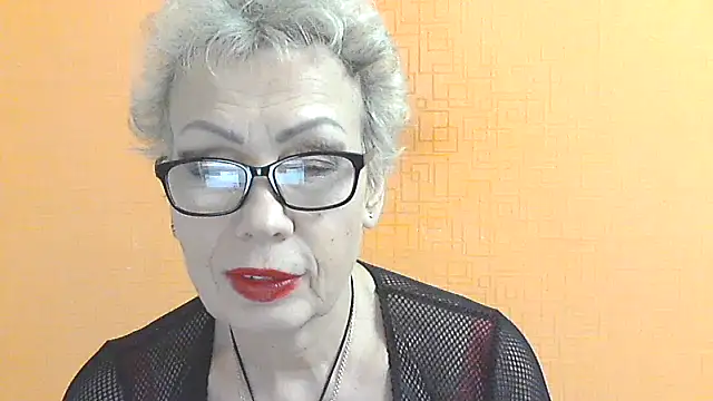 NessyJenixs online show from November 7, 2025, 2:21 pm