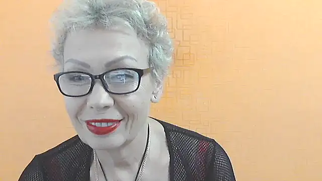 NessyJenixs online show from November 4, 2025, 2:21 pm