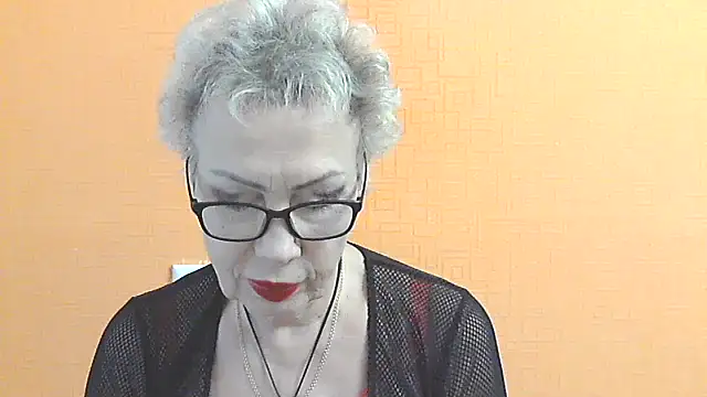 NessyJenixs online show from October 31, 2025, 1:41 pm