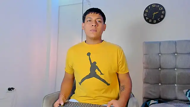 Tylerdrdn online show from November 10, 2025, 5:45 am