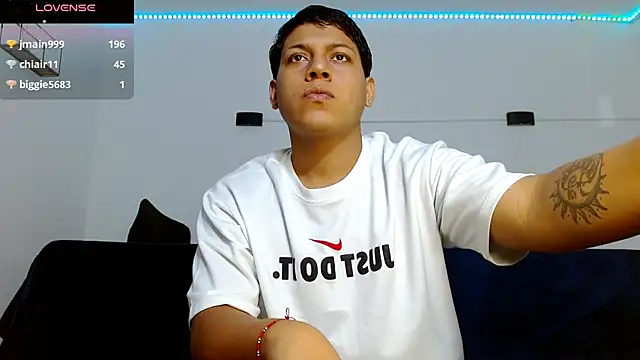 Tylerdrdn online show from November 28, 2025, 9:37 pm