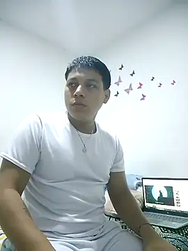 Snapshot of Tylerdrdn chatting on October 15, 2025, 7:11 pm Tylerdrdn online show from October 15, 2025, 7:11 pm