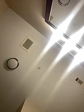 theprettysoles online show from December 18, 2025, 2:32 pm