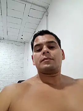 leandroc04 online show from February 12, 2026, 7:24 pm