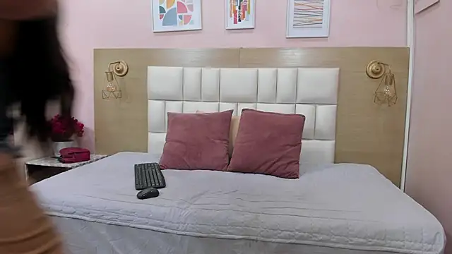 Snapshot of Alahia_Am chatting on October 12, 2025, 11:44 am Alahia Am online show from October 12, 2025, 11:44 am