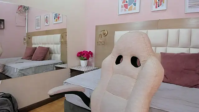 Snapshot of Alahia_Am chatting on September 22, 2025, 11:27 am Alahia Am online show from September 22, 2025, 11:27 am