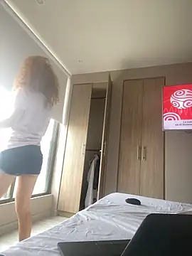 Bryna  online show from November 8, 2025, 1:14 pm