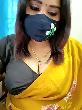 Queenflowerr online show from May 6, 2026, 7:01 am