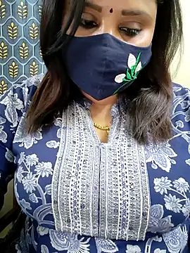 Queenflowerr online show from April 20, 2026, 1:45 pm