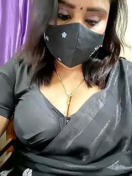 Queenflowerr online show from March 29, 2026, 4:52 pm