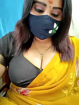 Queenflowerr online show from May 9, 2026, 3:37 pm