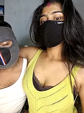 Snapshot of Love-N chatting on November 4, 2025, 5:17 pm Love-N online show from November 4, 2025, 5:17 pm