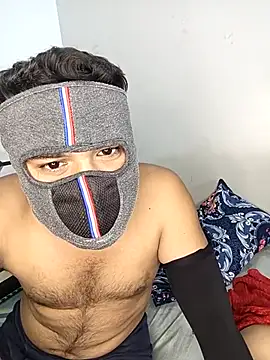 Snapshot of Love-N chatting on September 27, 2025, 4:35 pm Love-N online show from September 27, 2025, 4:35 pm