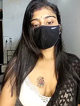 Snapshot of Love-N chatting on November 29, 2025, 10:43 pm Love-N online show from November 29, 2025, 10:43 pm