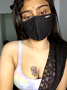 Snapshot of Love-N chatting on November 29, 2025, 12:55 am Love-N online show from November 29, 2025, 12:55 am