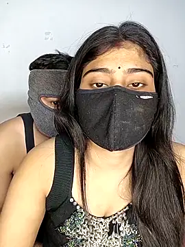 Snapshot of Love-N chatting on November 17, 2025, 4:44 pm Love-N online show from November 17, 2025, 4:44 pm