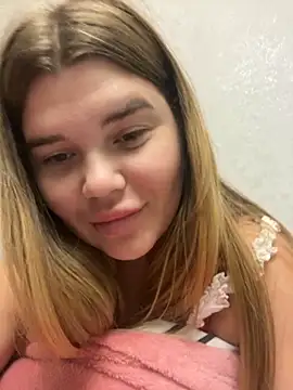 Snapshot of ella_zzz chatting on October 2, 2025, 9:51 pm ella zzz online show from October 2, 2025, 9:51 pm