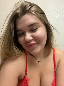 Snapshot of ella_zzz chatting on October 16, 2025, 9:23 pm ella zzz online show from October 16, 2025, 9:23 pm