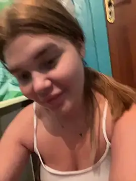 Snapshot of ella_zzz chatting on September 28, 2025, 6:37 pm ella zzz online show from September 28, 2025, 6:37 pm