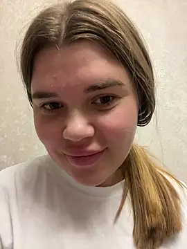 Snapshot of ella_zzz chatting on October 21, 2025, 12:11 am ella zzz online show from October 21, 2025, 12:11 am
