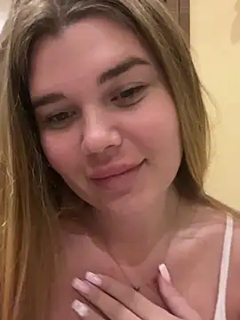 Snapshot of ella_zzz chatting on September 21, 2025, 6:35 pm ella zzz online show from September 21, 2025, 6:35 pm