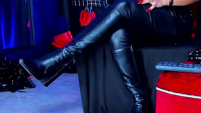 Snapshot of KaramStone chatting on January 13, 2026, 5:06 pm KaramStone online show from January 13, 2026, 5:06 pm