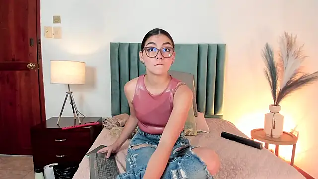 Snapshot of GiaBlakee chatting on January 28, 2025, 11:38 am GiaBlakee online show from January 28, 2025, 11:38 am