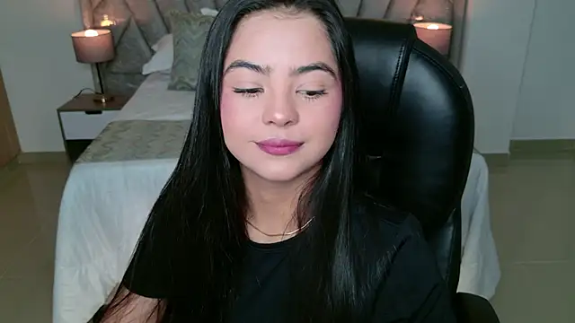 Snapshot of Layla_Breezee chatting on June 20, 2026, 11:15 am Layla Breezee online show from June 20, 2026, 11:15 am