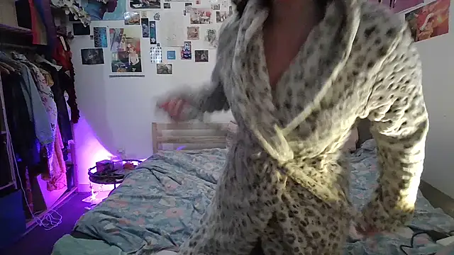 AdorahB3ll3 online show from February 16, 2025, 8:11 pm