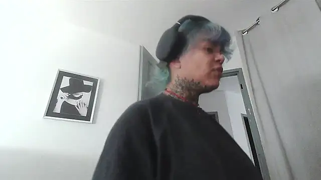 serena  vedette online show from October 30, 2025, 1:42 pm