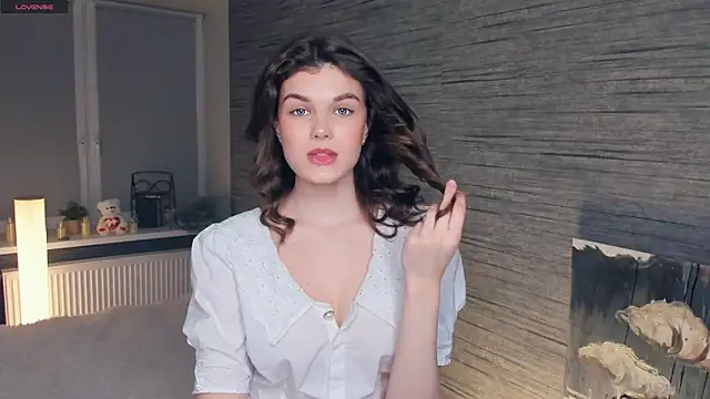 FloraDobb online show from March 12, 2025, 8:09 pm