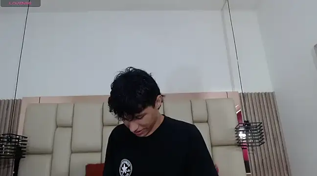 Snapshot of MarckPassion chatting on February 4, 2025, 12:55 pm MarckPassion online show from February 4, 2025, 12:55 pm