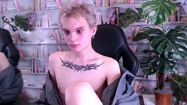 Snapshot of DemianEnglen chatting on March 20, 2025, 5:35 am DemianEnglen online show from March 20, 2025, 5:35 am