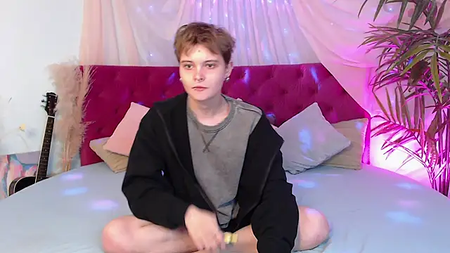 DemianEnglen online show from November 14, 2025, 8:45 pm