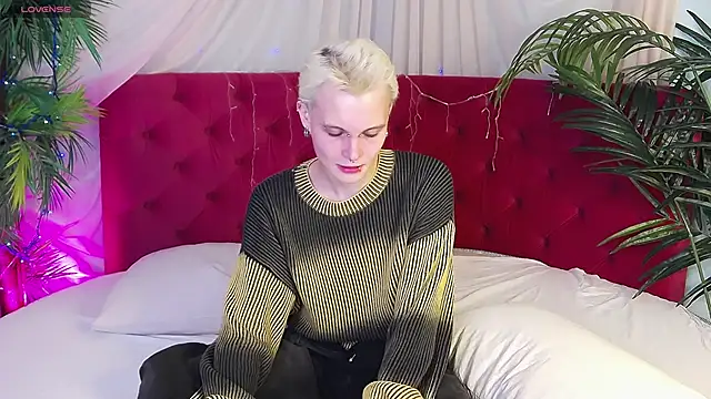 Snapshot of DemianEnglen chatting on February 1, 2025, 11:37 pm DemianEnglen online show from February 1, 2025, 11:37 pm
