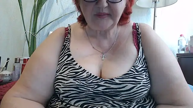 Snapshot of DeniseeRosea chatting on May 26, 2026, 6:44 am DeniseeRosea online show from May 26, 2026, 6:44 am