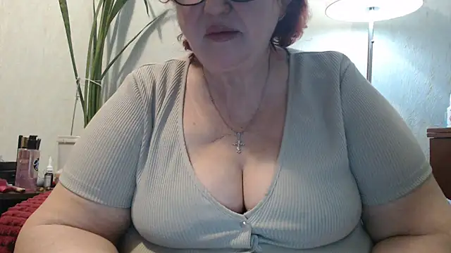 Snapshot of DeniseeRosea chatting on April 22, 2026, 11:44 pm DeniseeRosea online show from April 22, 2026, 11:44 pm