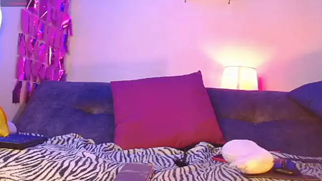 izan 20 online show from December 5, 2025, 9:19 am