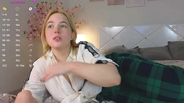 Manic pixie  online show from March 12, 2025, 6:53 pm