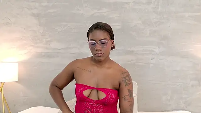 Snapshot of Alaia_Colins chatting on July 9, 2026, 4:24 am Alaia Colins online show from July 9, 2026, 4:24 am