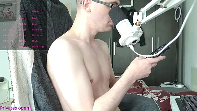 Moonsire1 online show from May 3, 2026, 9:47 am