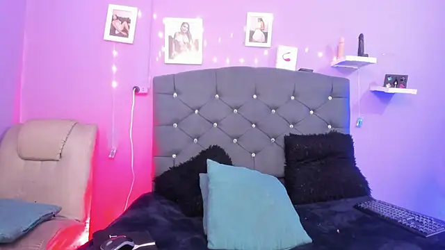 Snapshot of celesstte_00 chatting on February 11, 2026, 1:33 pm celesstte 00 online show from February 11, 2026, 1:33 pm